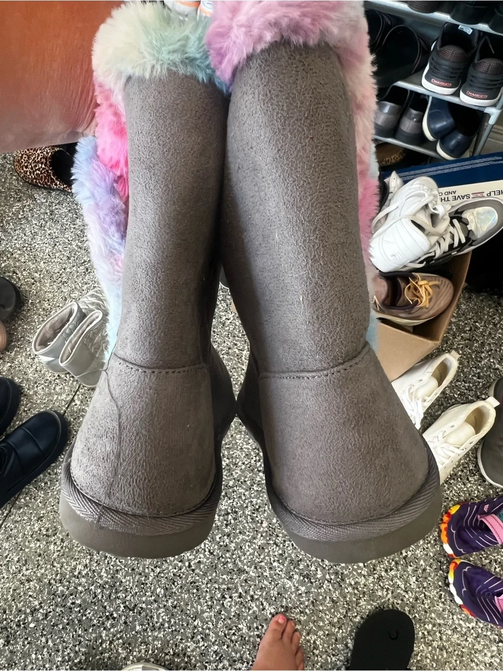 The Children’s Place Girls Gray Faux Suede Chalet Boots Rainbow Fur Kids  Size 6